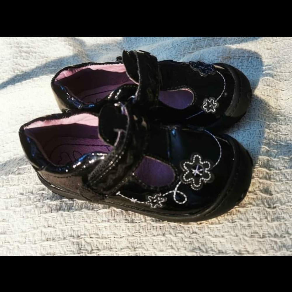 Umi toddler shoes size 9